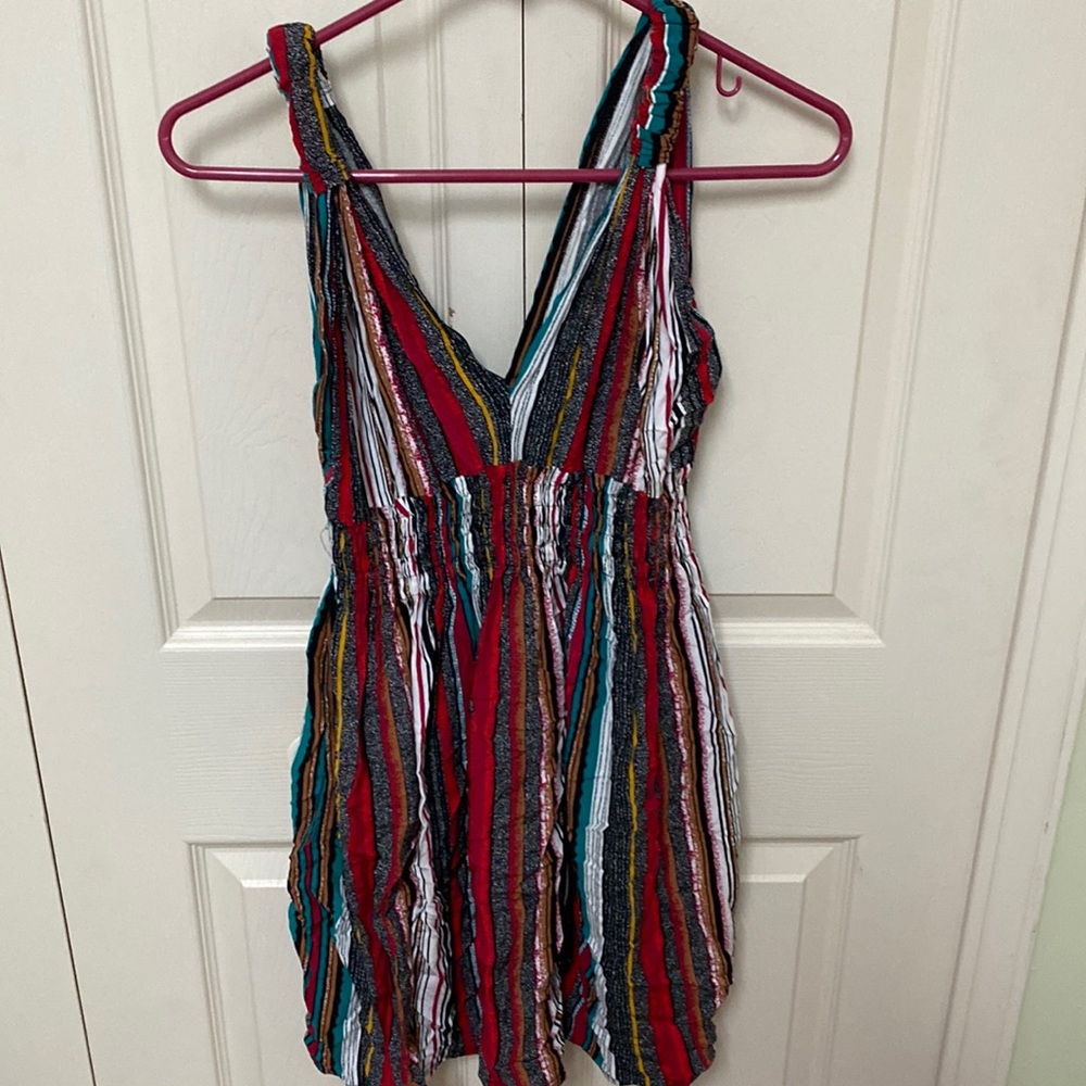 Short dress. No tags, fits like M. Free if bundled (one free item per bundle).